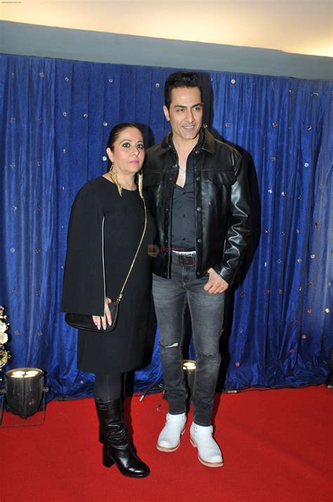 mona pandey|Congratulations! Sudhanshu Pandey celebrates his。